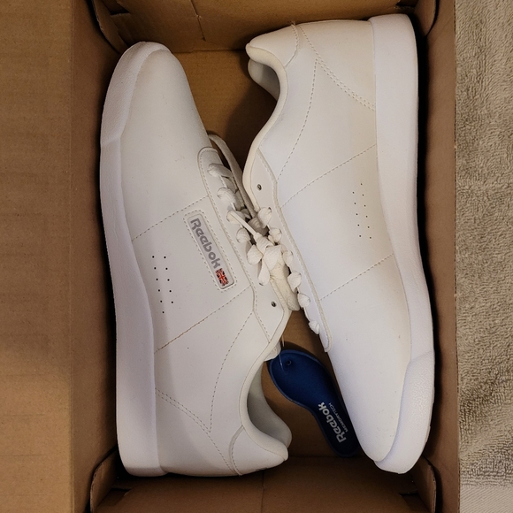 Reebok Shoes - Reebok Princess Women Classic MemoryTech